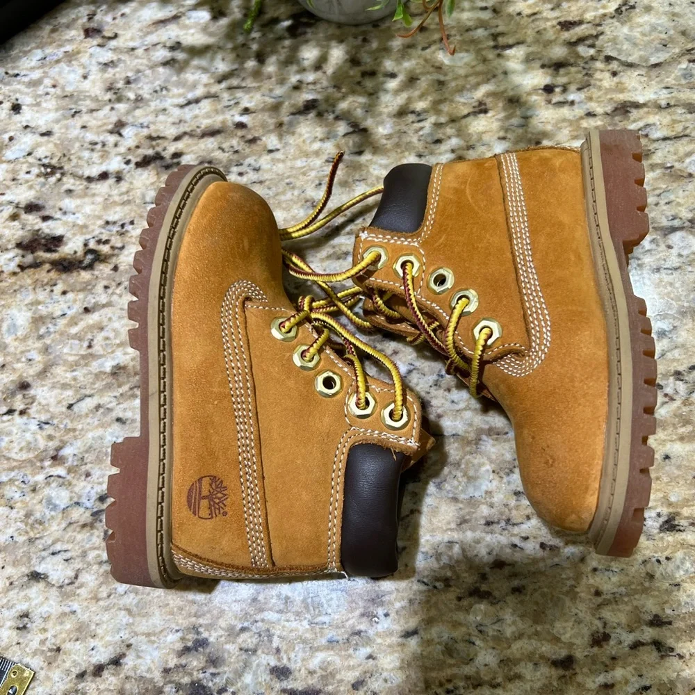 Timberland Tan and Brown Leather Boots with Rugged Sole 5M